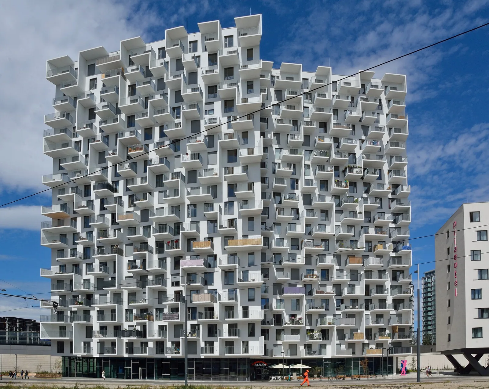 Außenansicht des THE METROPOLITAN in der Karl-Popper-Straße 5 in Wien